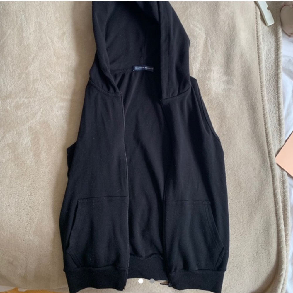 ❤️SOLD❤️brandy melville black sleeveless hoodie